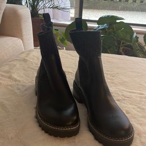 Universal Thread booties, black with knit ankle, size 6.